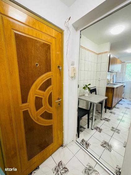 Apartament cu 3 camere semidecomandat în Lacul Tei