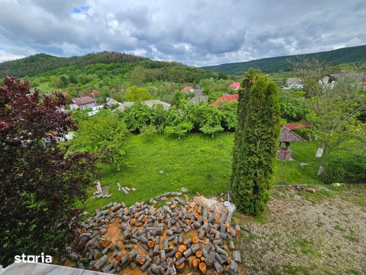 Casă cu 4 camere cu Teren 1210 Mp în Coșești