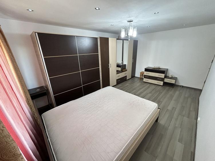 Apartament cu 2 camere decomandat în Girocului