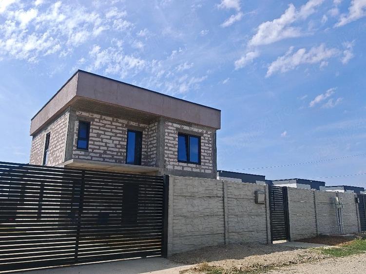 Casă cu Teren 470 Mp în Șimnicu de Sus