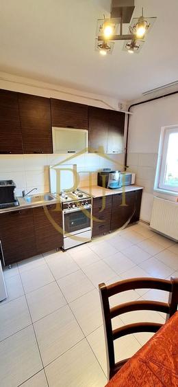 Apartament cu 3 camere decomandat, mobilat în Girocului