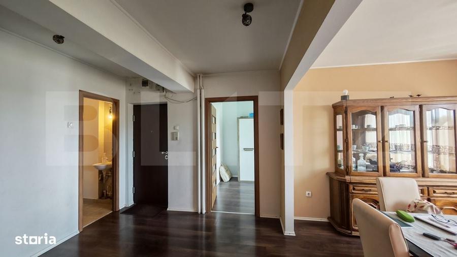 Apartament cu 4 camere decomandat în Central