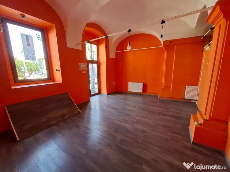 Spațiu comercial, de 53 mp, în Central