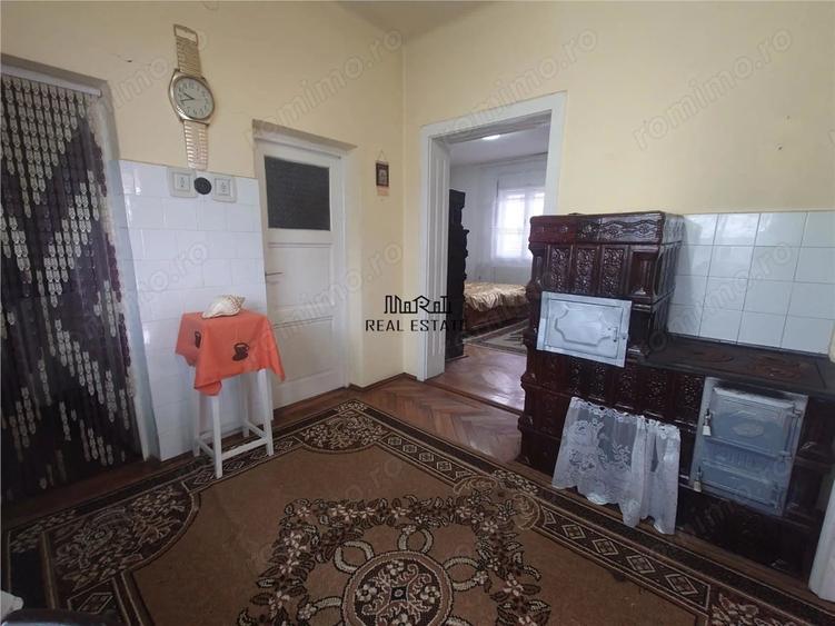 Casă cu 2 camere cu Teren 1088 Mp în Vața de Jos