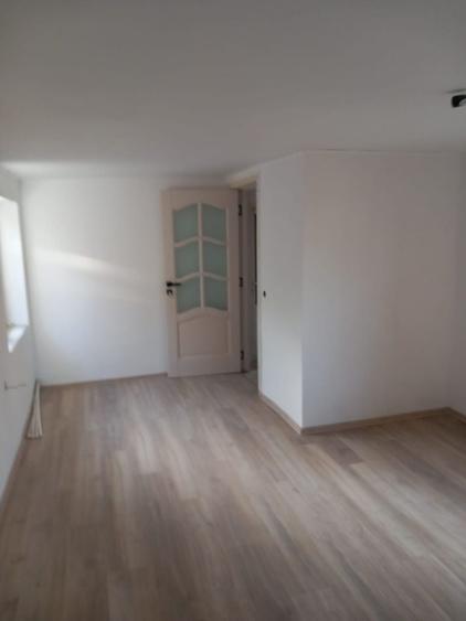 Casă cu 2 camere cu Teren 400 Mp în Central