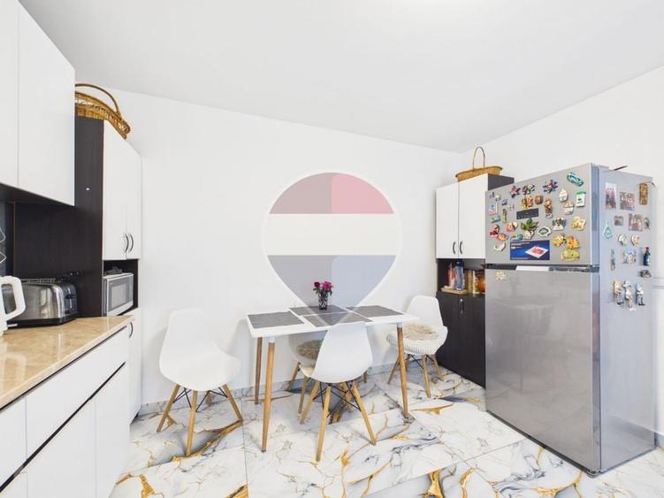 Duplex cu 4 camere cu Teren 250 Mp în Domnești
