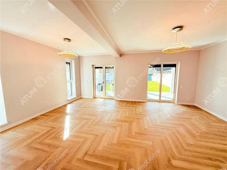 Casă cu 7 camere cu Teren 644 Mp în Central