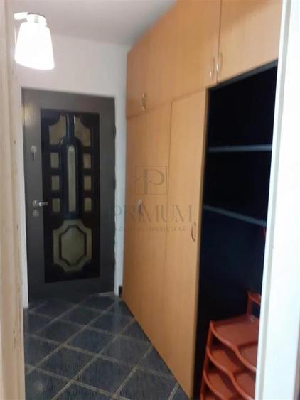 Garsonieră decomandată, mobilată în Lunei