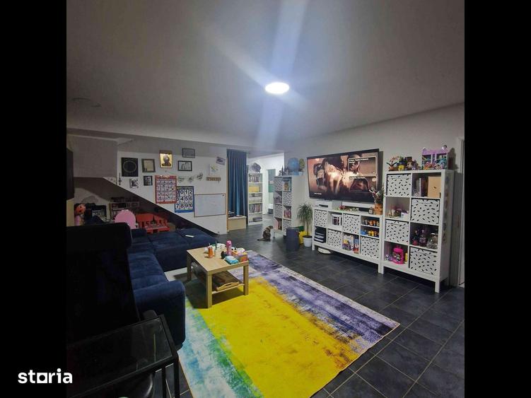 Casă cu 5 camere cu Teren 400 Mp în Berceni