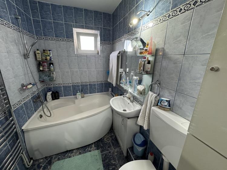 Apartament cu 3 camere semidecomandat, mobilat în Aiud