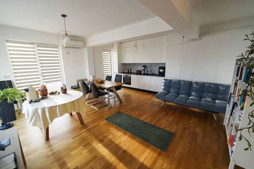 Apartament cu 3 camere semidecomandat în Central