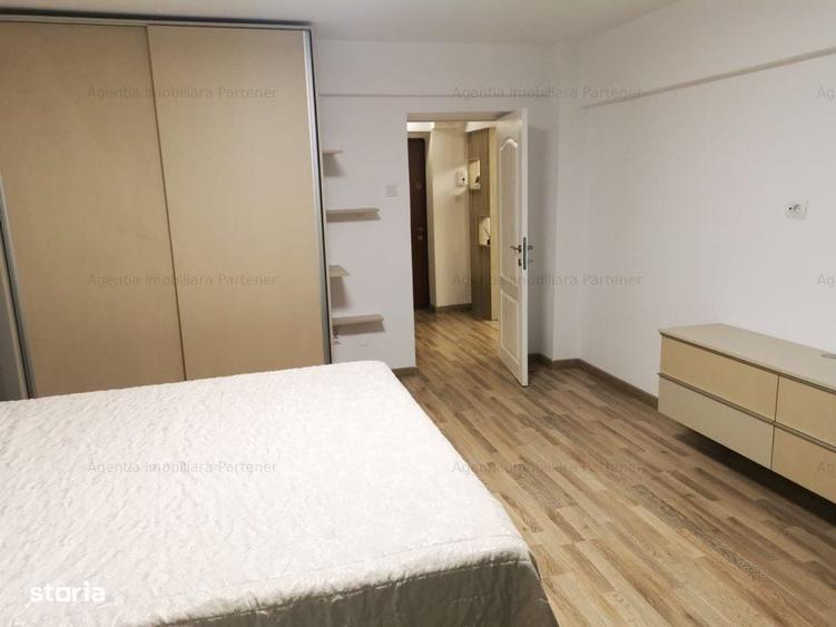 Apartament cu 3 camere, mobilat în Central