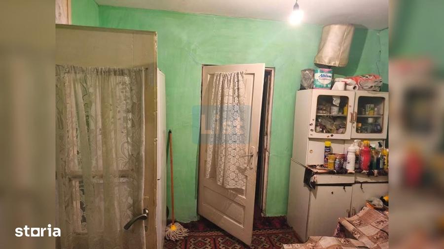 Casă cu 7 camere cu Teren 1400 Mp în Poienarii Burchii