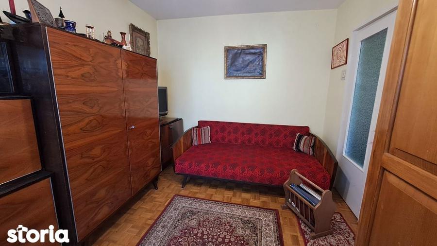 Apartament cu 3 camere semidecomandat în Decebal