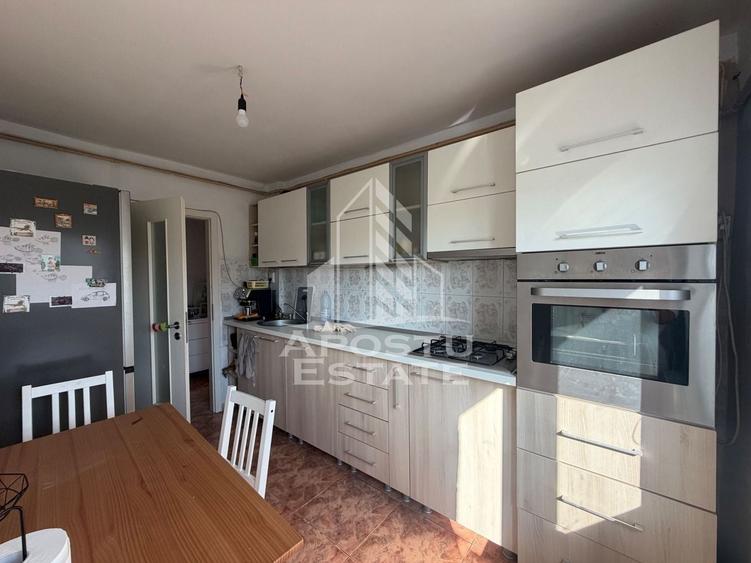 Apartament cu 2 camere decomandat, mobilat în Bucovina