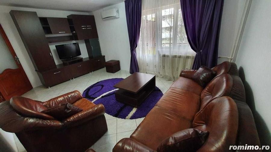 Apartament cu 3 camere decomandat în Girocului