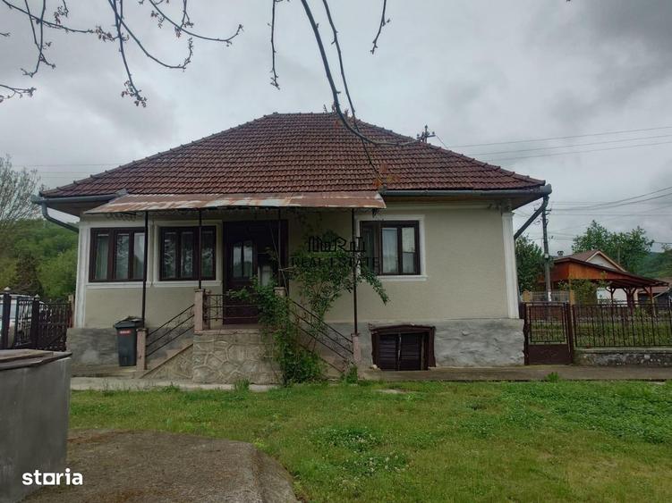 Casă cu 4 camere cu Teren 2651 Mp în Rișculița
