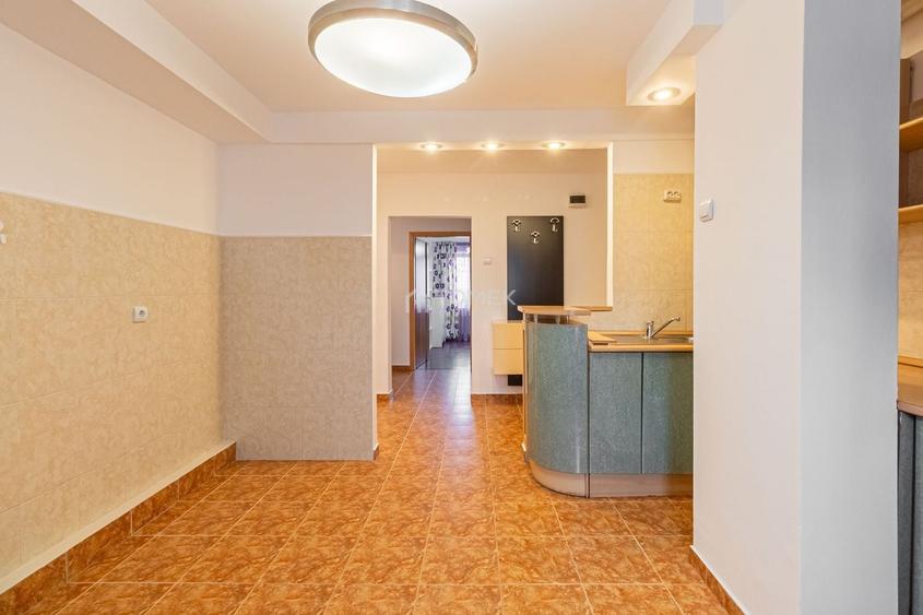Apartament cu 4 camere decomandat, mobilat în Scriitorilor