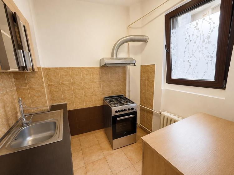 Apartament cu 2 camere decomandat în Calea Victoriei