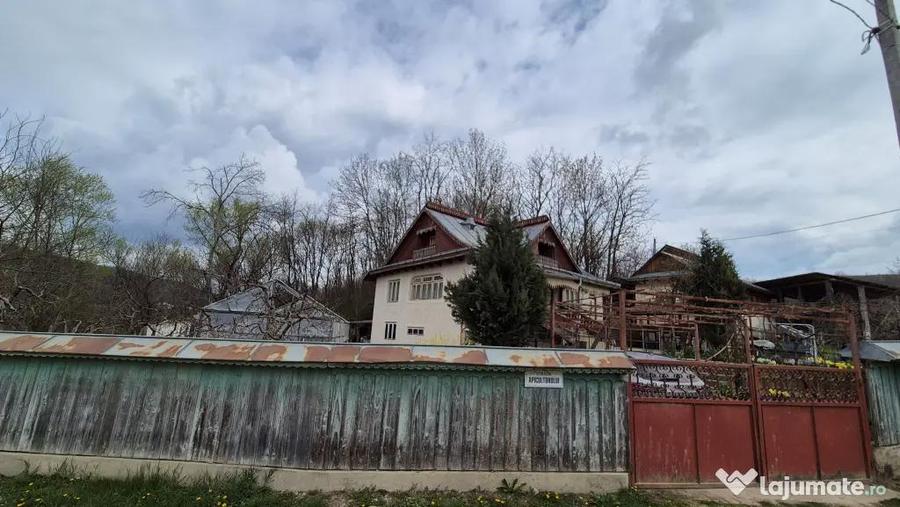 Casă cu 4 camere cu Teren 1500 Mp în Șendrești