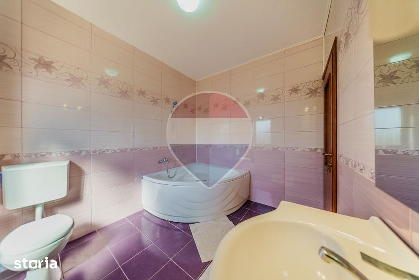 Casă cu 5 camere cu Teren 1030 Mp în Fântânele