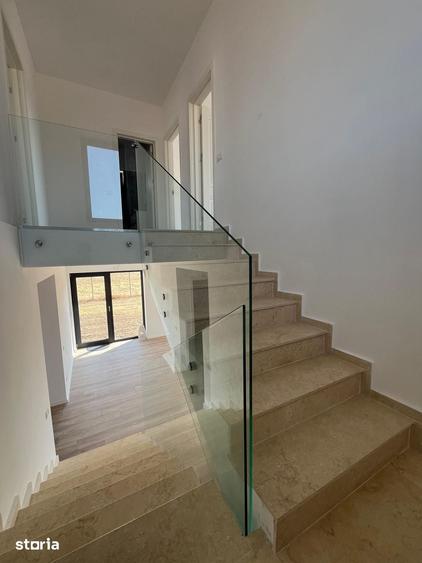 Casă cu 5 camere cu Teren 704 Mp în Balotești
