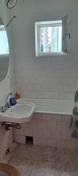 Apartament cu 3 camere decomandat în Astra