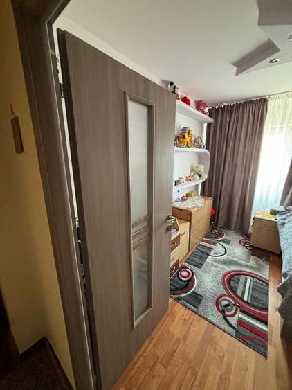 Apartament cu 3 camere decomandat în Drumul Carului