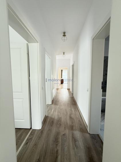Casă individuală cu 4 camere cu Canalizare în Sub Coastă