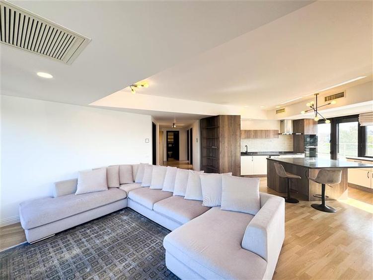 Apartament cu 4 camere decomandat, mobilat în Herăstrău