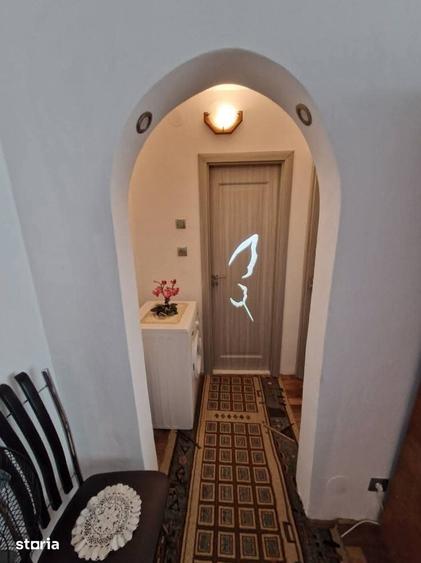 Apartament cu 3 camere semidecomandat în Calea București