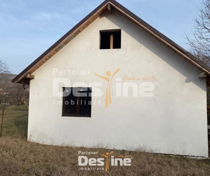 Casă individuală cu 6 camere cu Teren 500 Mp în Ciritei