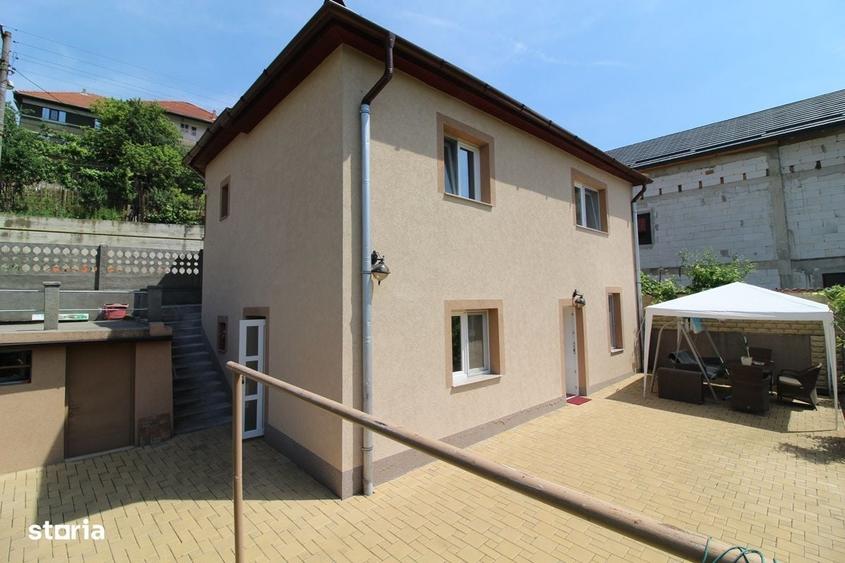 Casă cu 4 camere în Hunedoara