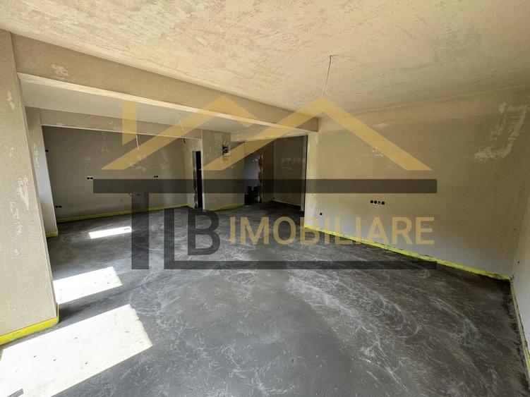 Apartament cu 3 camere semidecomandat în Unirii