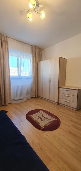 Apartament cu 3 camere decomandat în Colentina