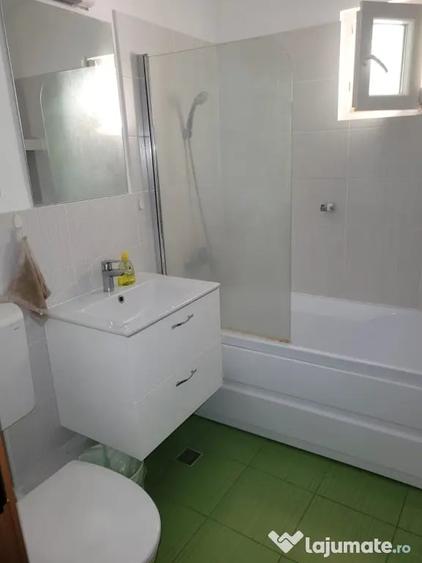 Apartament cu 3 camere decomandat în Aviației