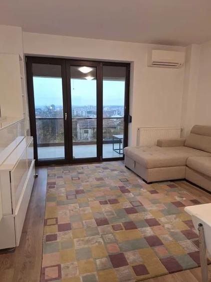 Apartament cu 3 camere semidecomandat în Central