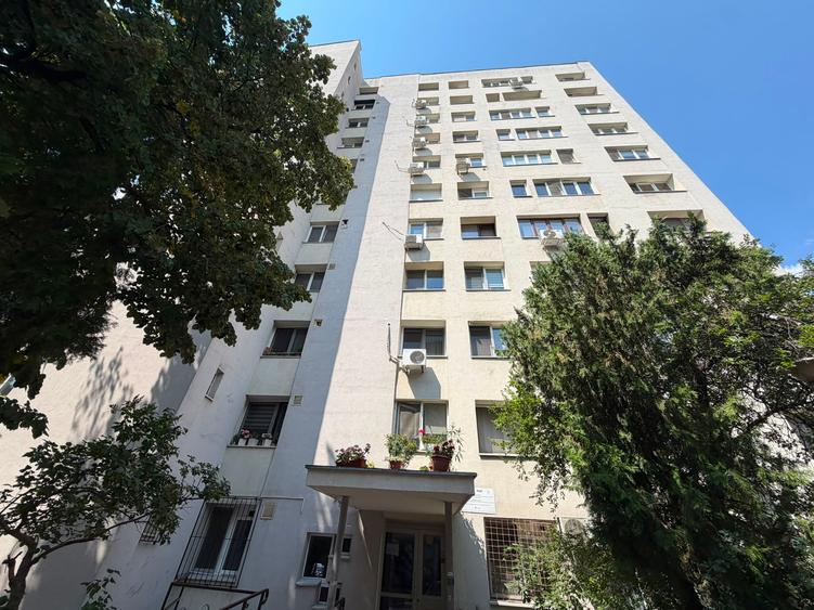 Apartament cu 2 camere decomandat în Titan