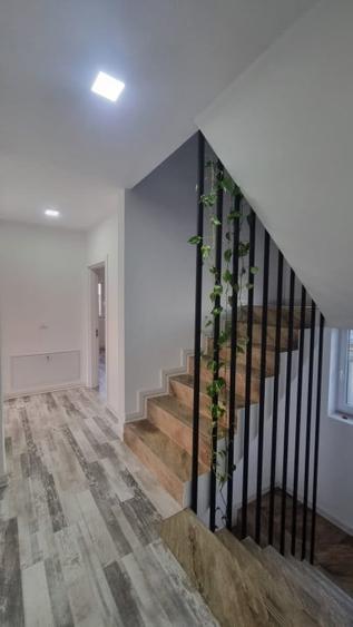 Casă individuală cu 5 camere cu Teren 308 Mp în Tunari