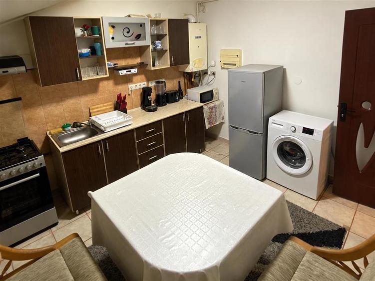 Apartament cu 3 camere semidecomandat în Țiglari