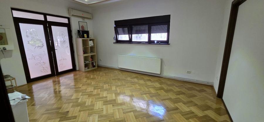 Apartament cu 4 camere decomandat, mobilat în Dacia