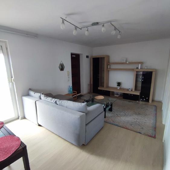 Apartament cu 2 camere semidecomandat în Giroc