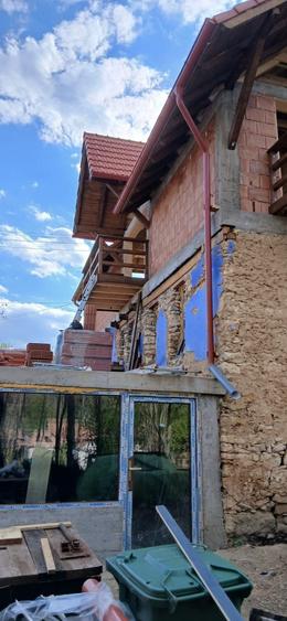 Casă cu 4 camere cu Teren 1077 Mp în Podeni
