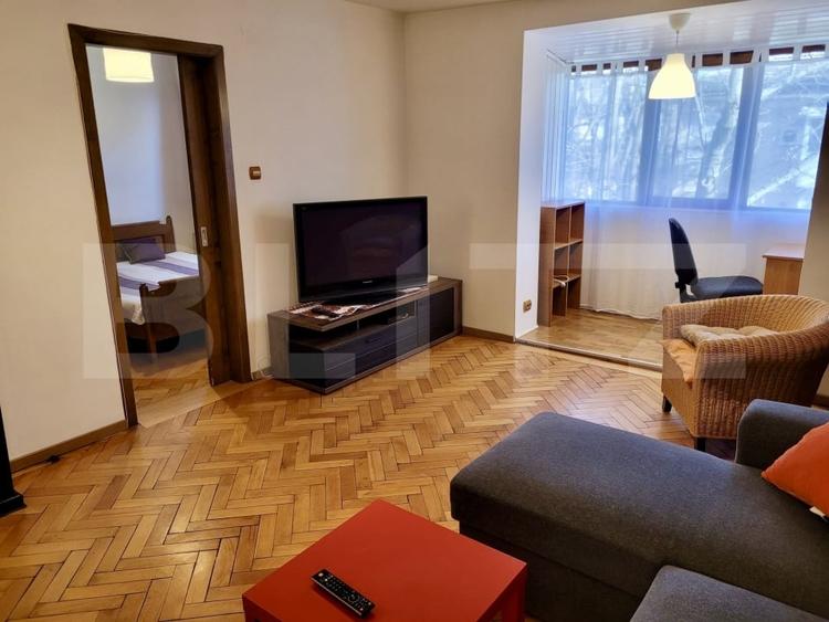 Apartament cu 2 camere semidecomandat, mobilat în Complex Studențesc