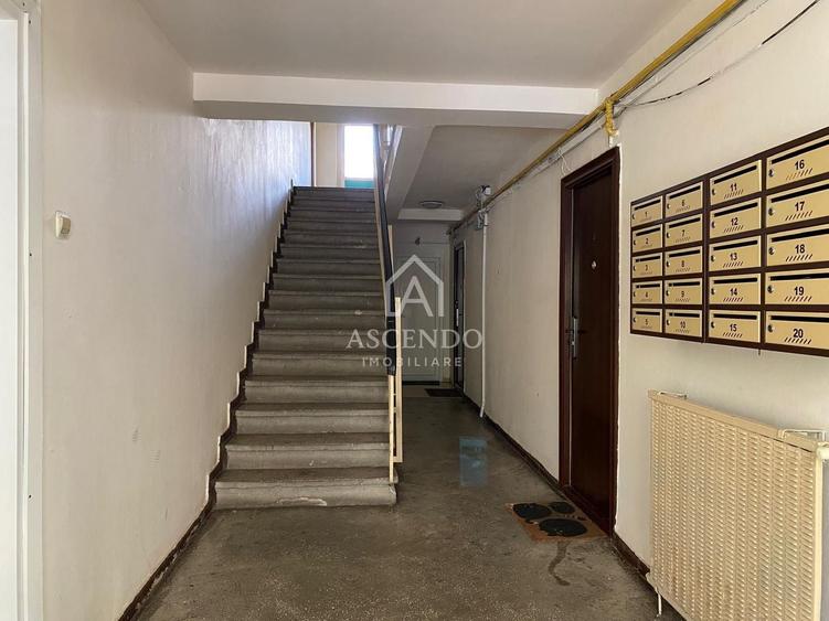 Garsonieră decomandată în Decebal