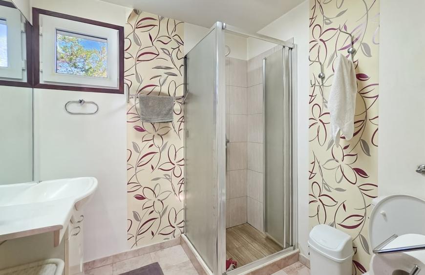 Casă individuală cu 5 camere cu Teren 3291 Mp în Comarnic