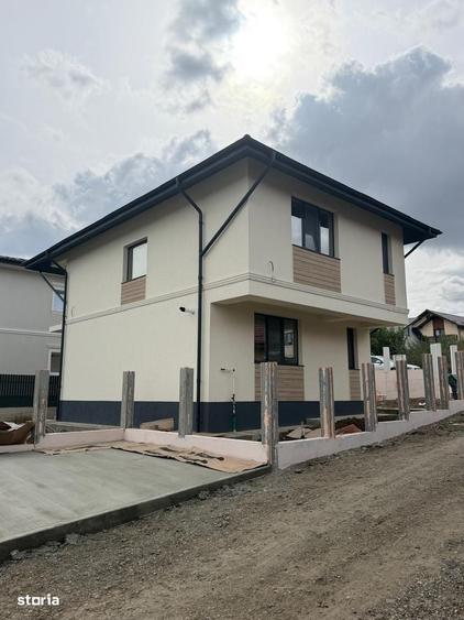 Casă cu 4 camere în Valea Lupului