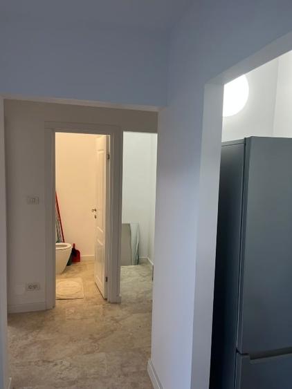 Apartament cu 3 camere semidecomandat, mobilat în Baba Novac