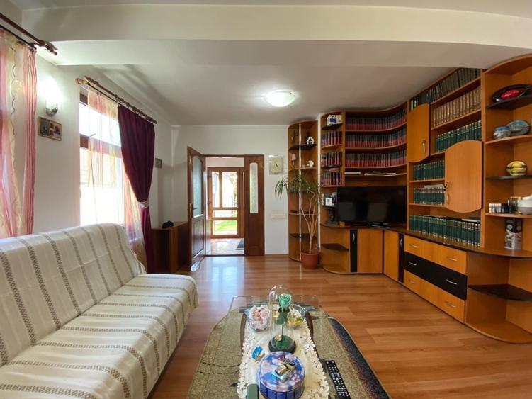 Casă cu 4 camere în Central