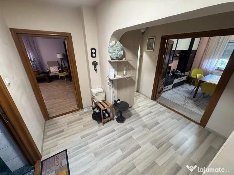 Apartament cu 4 camere decomandat în Central